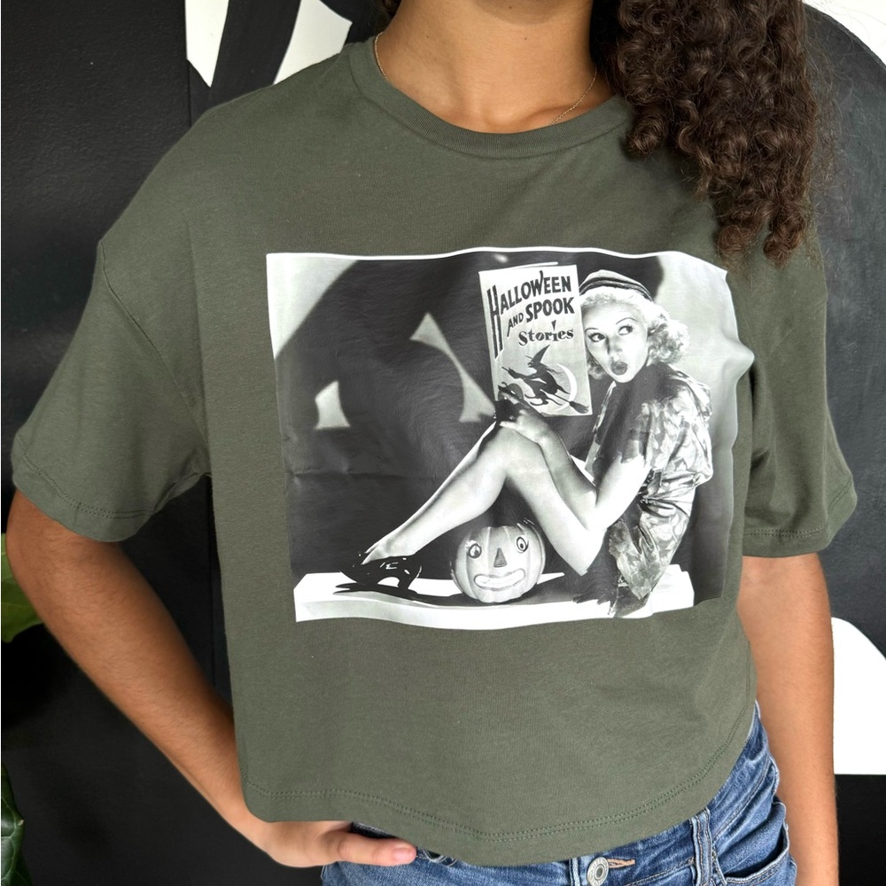 Halloween retro print t-shirt. Vintage Halloween shirts